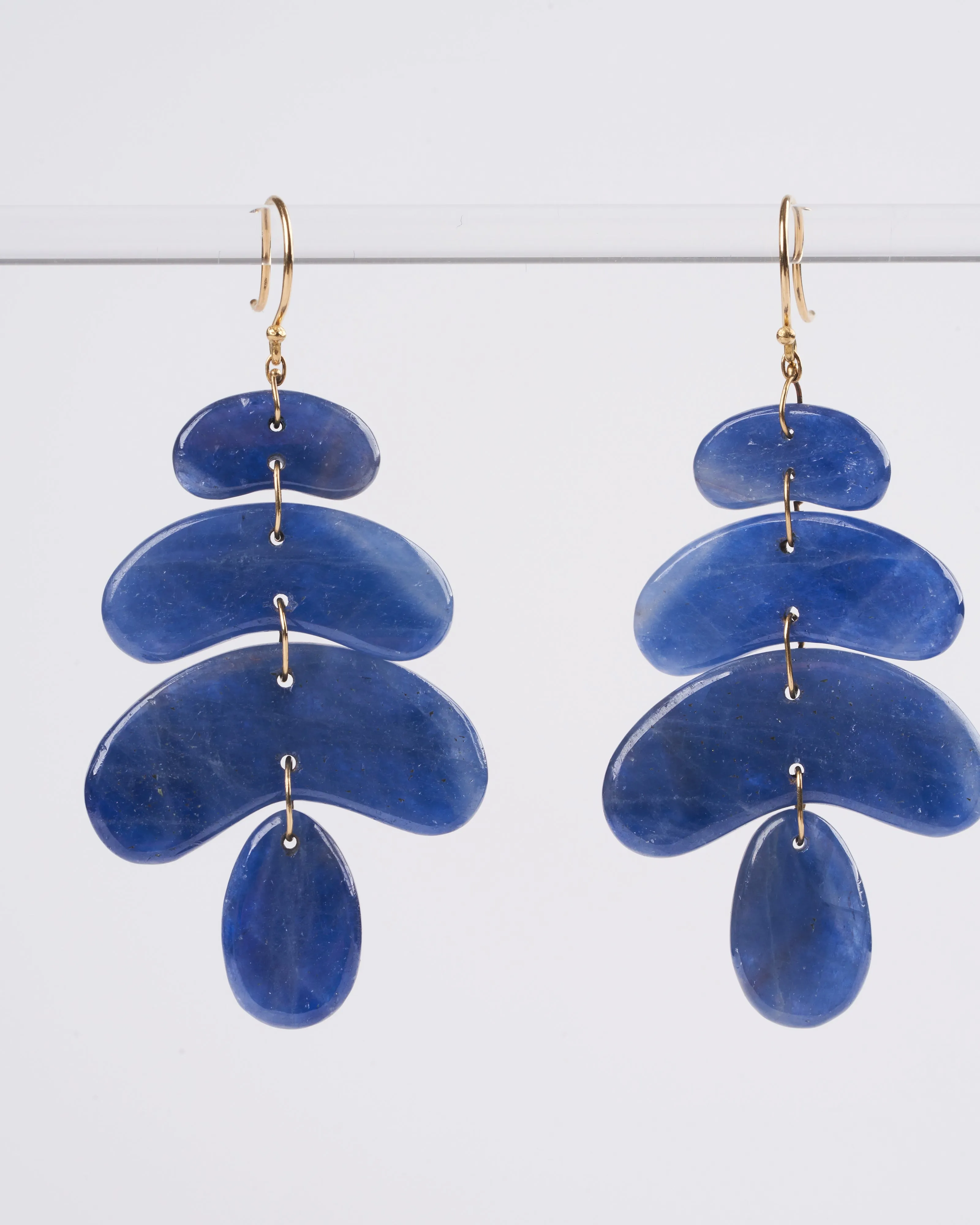 18k small totem blue sapphire earring - blue/gold