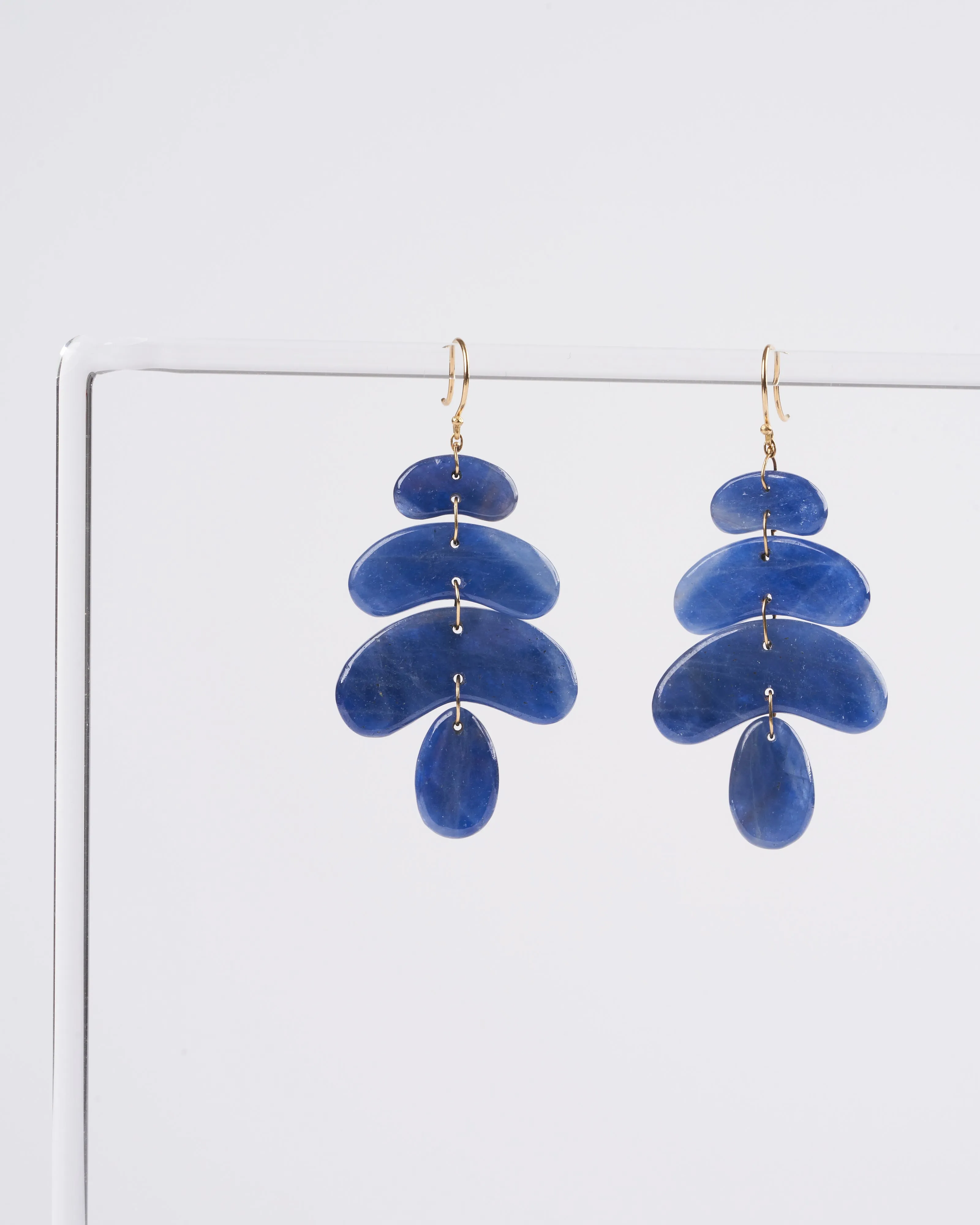18k small totem blue sapphire earring - blue/gold
