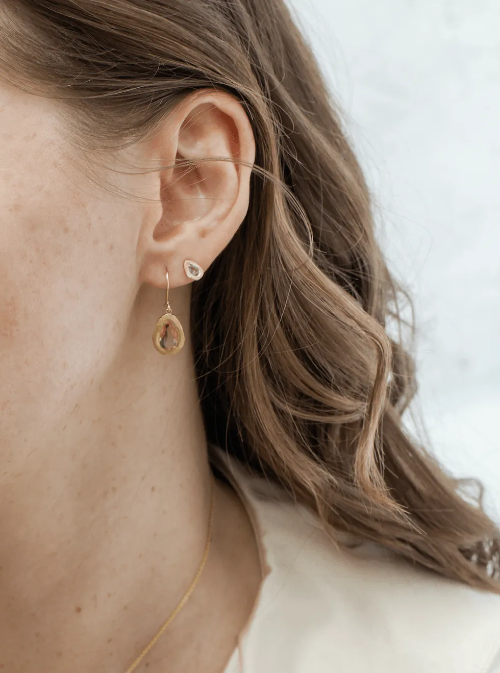 18kt Teardrop Poppy Sapphire Studs