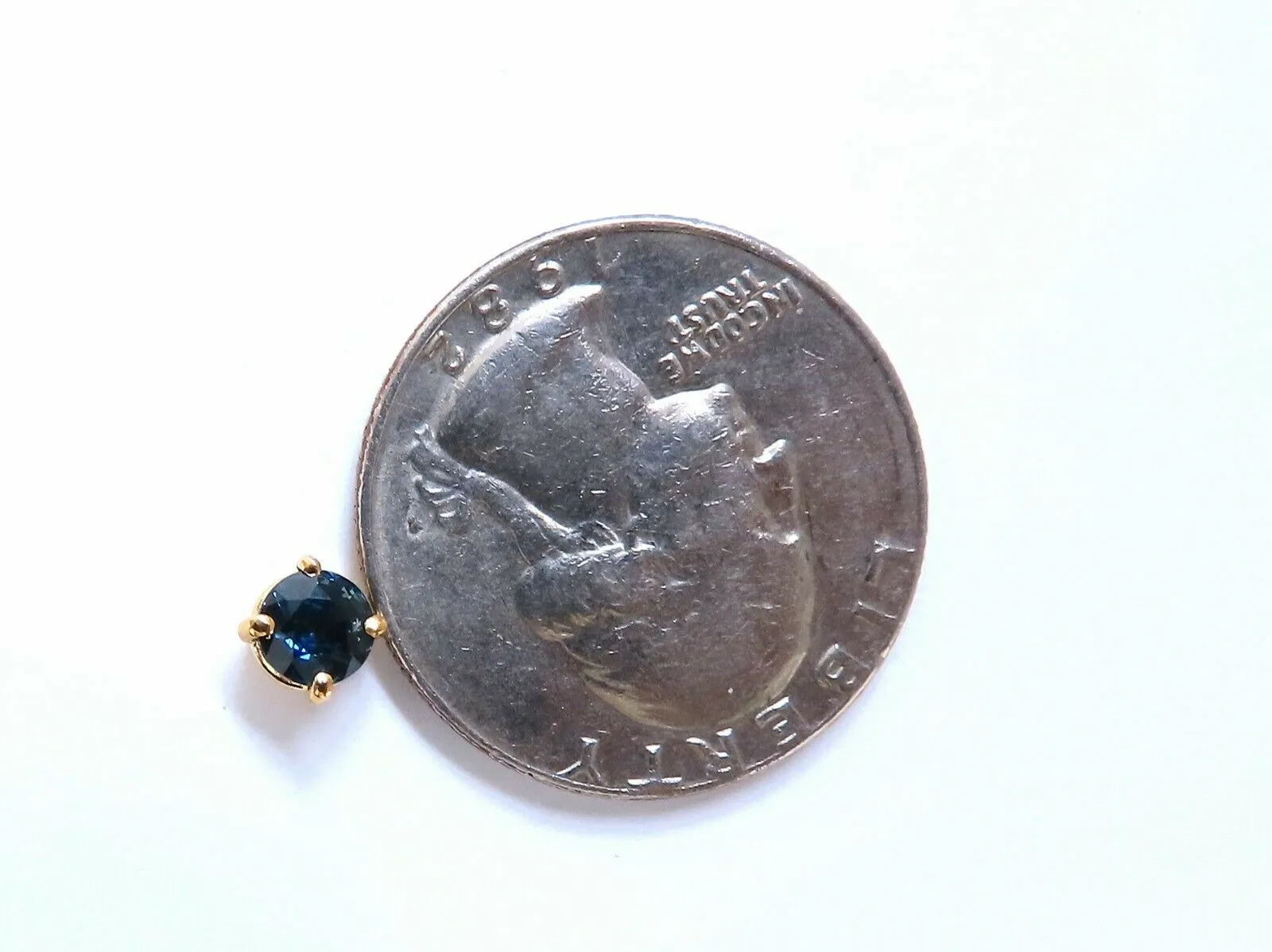 1ct Natural Sapphire Blue stud earrings 14kt