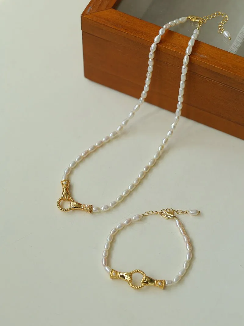 Double-Handed Ring Clasp Pearl Beaded Necklace