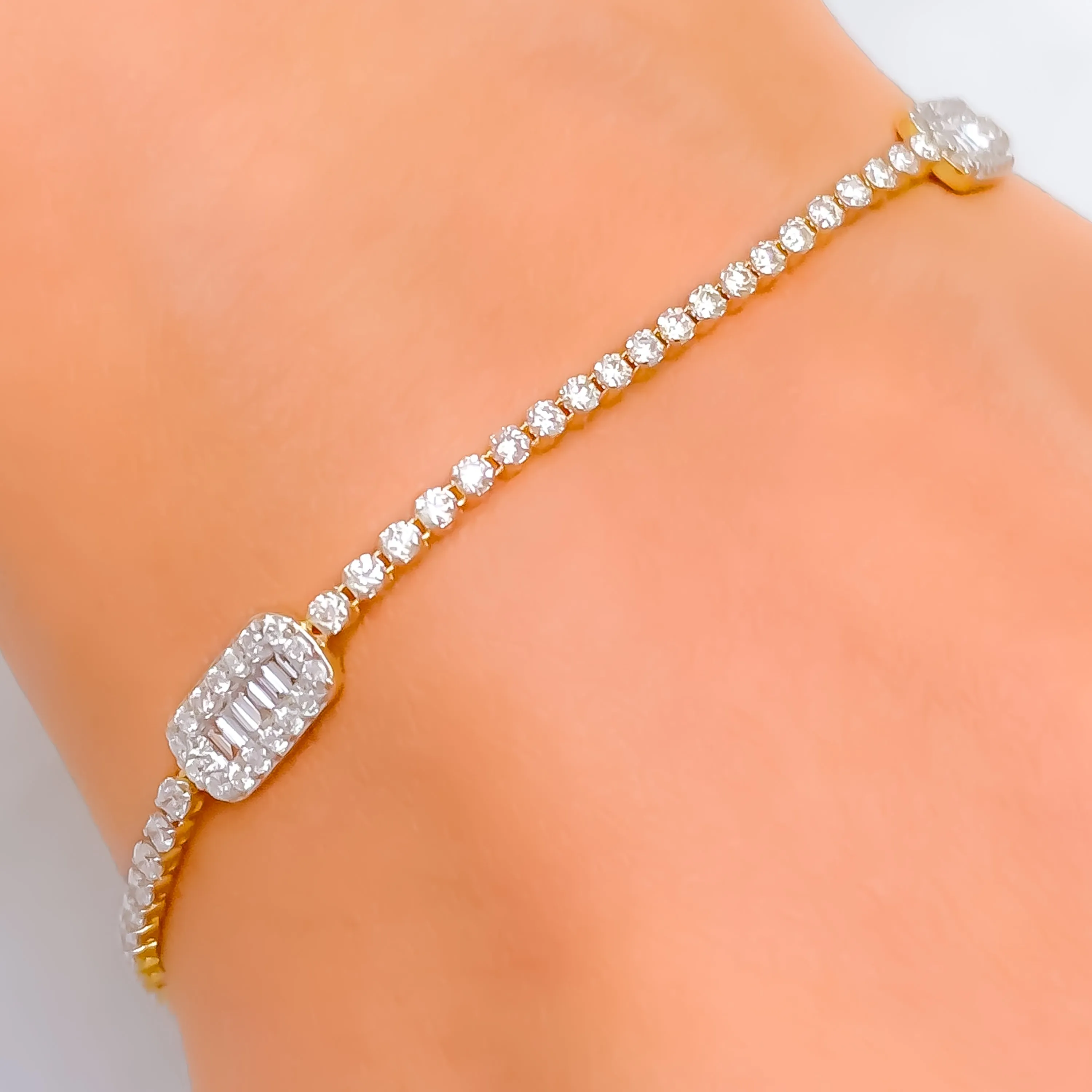 Eclectic Glamorous Diamond   18k Gold Bracelet