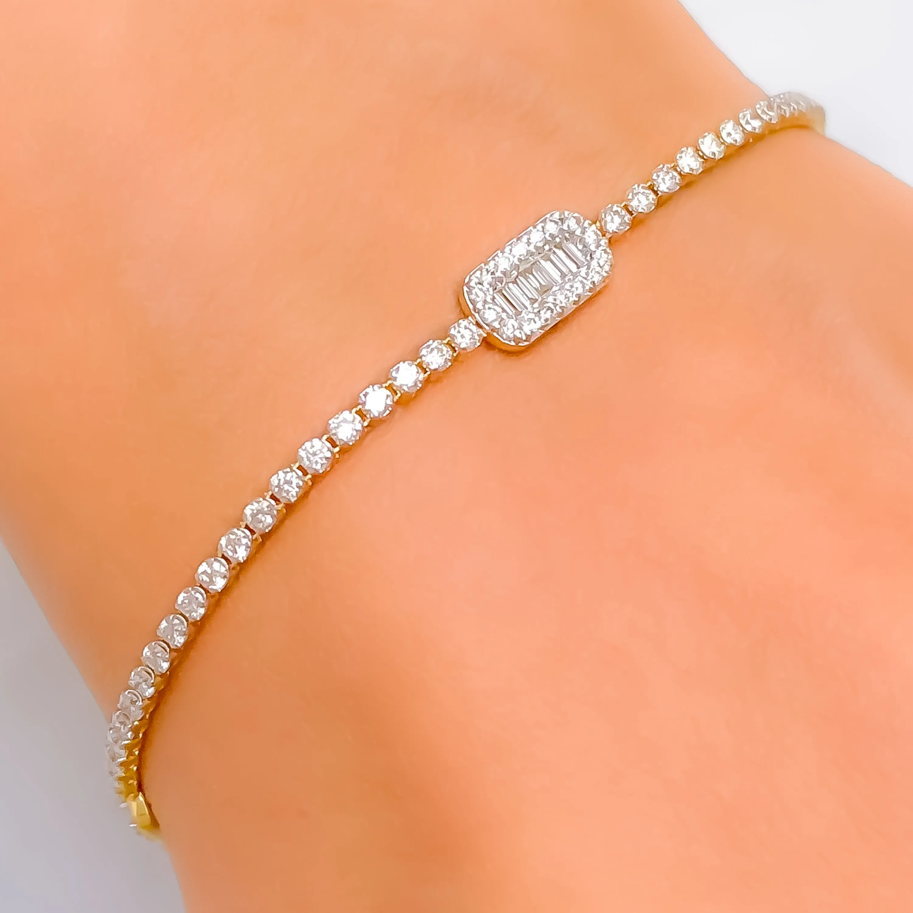 Eclectic Glamorous Diamond   18k Gold Bracelet