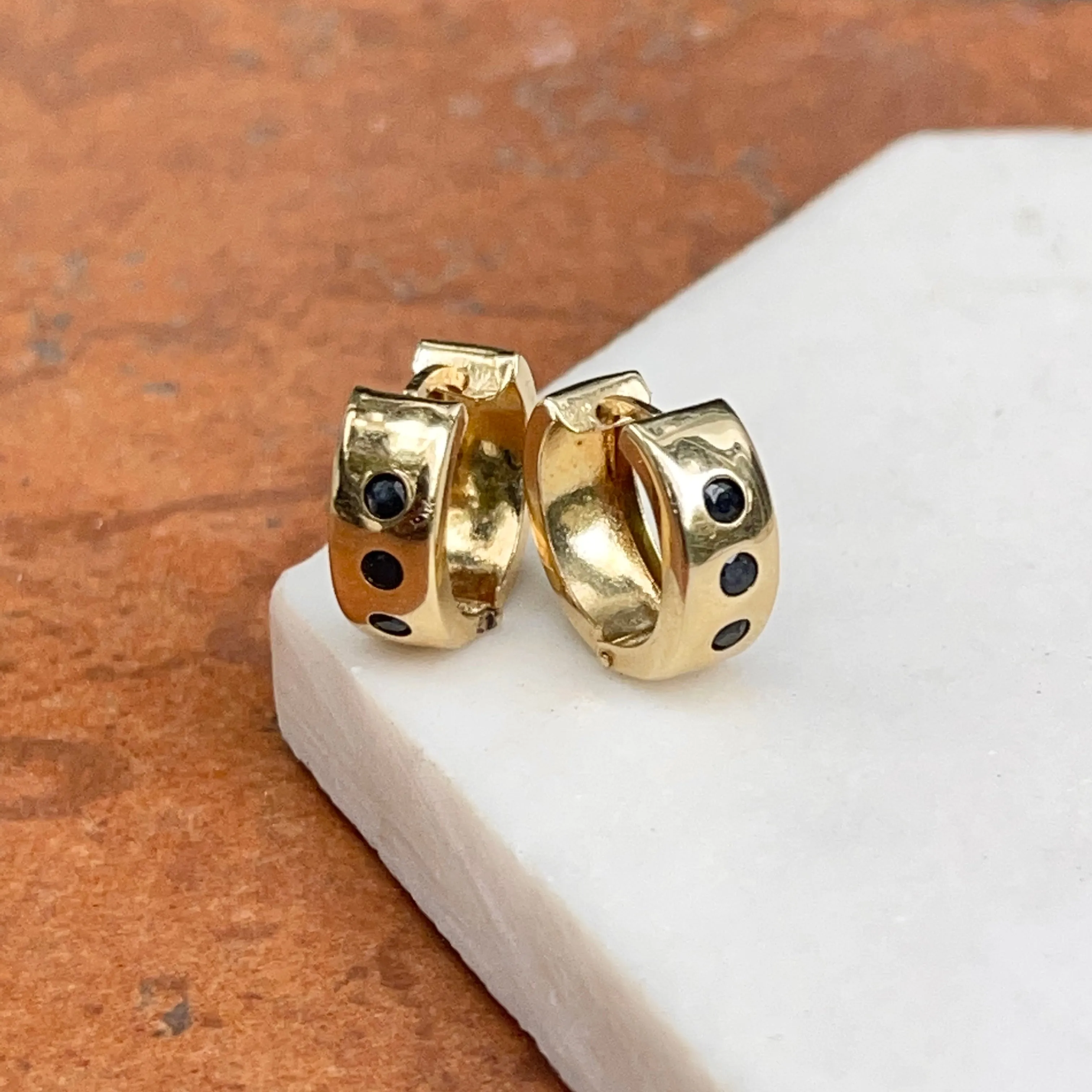 Estate 14KT Yellow Gold Blue Sapphire Hinged Huggie Hoop Earrings