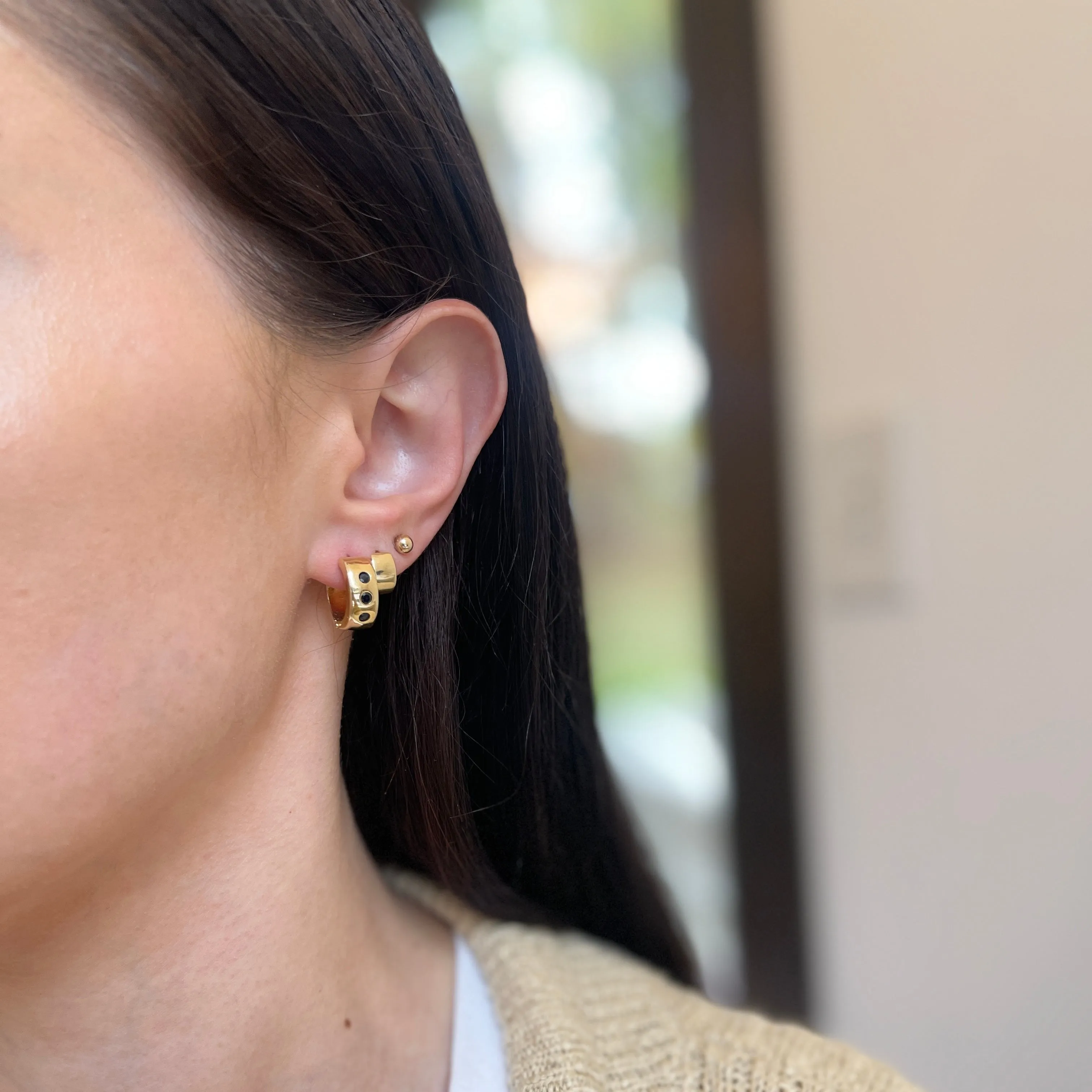 Estate 14KT Yellow Gold Blue Sapphire Hinged Huggie Hoop Earrings