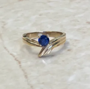 Fine Vintage 14 Karat Yellow Gold Sapphire Solitaire Ring