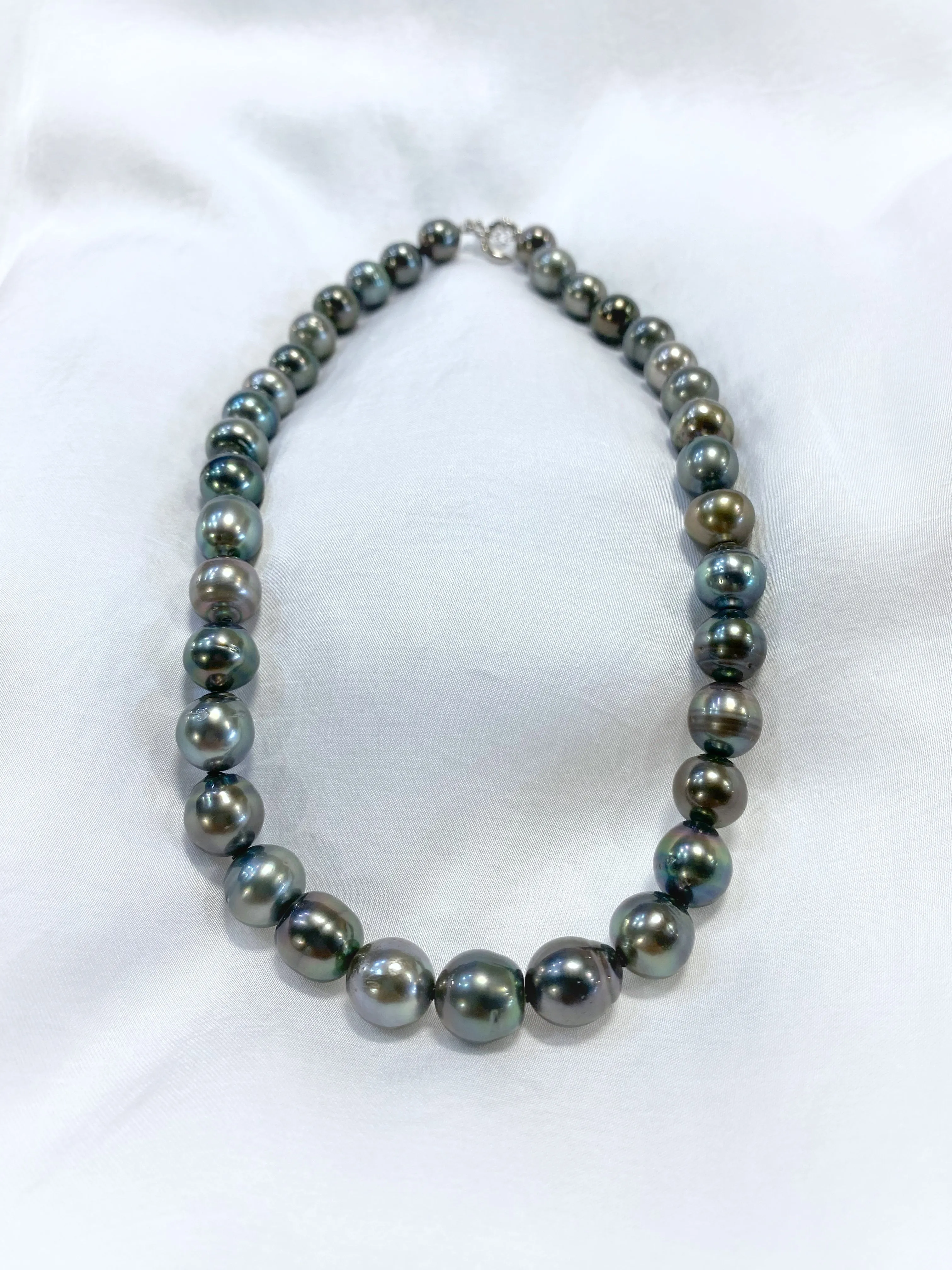 Handknotted Black Tahitian Pearl 18 inch Necklace.
