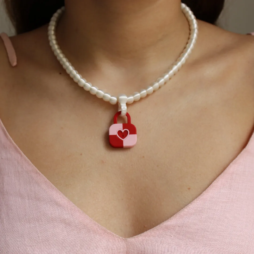 LOCK PEARL NECKLACE