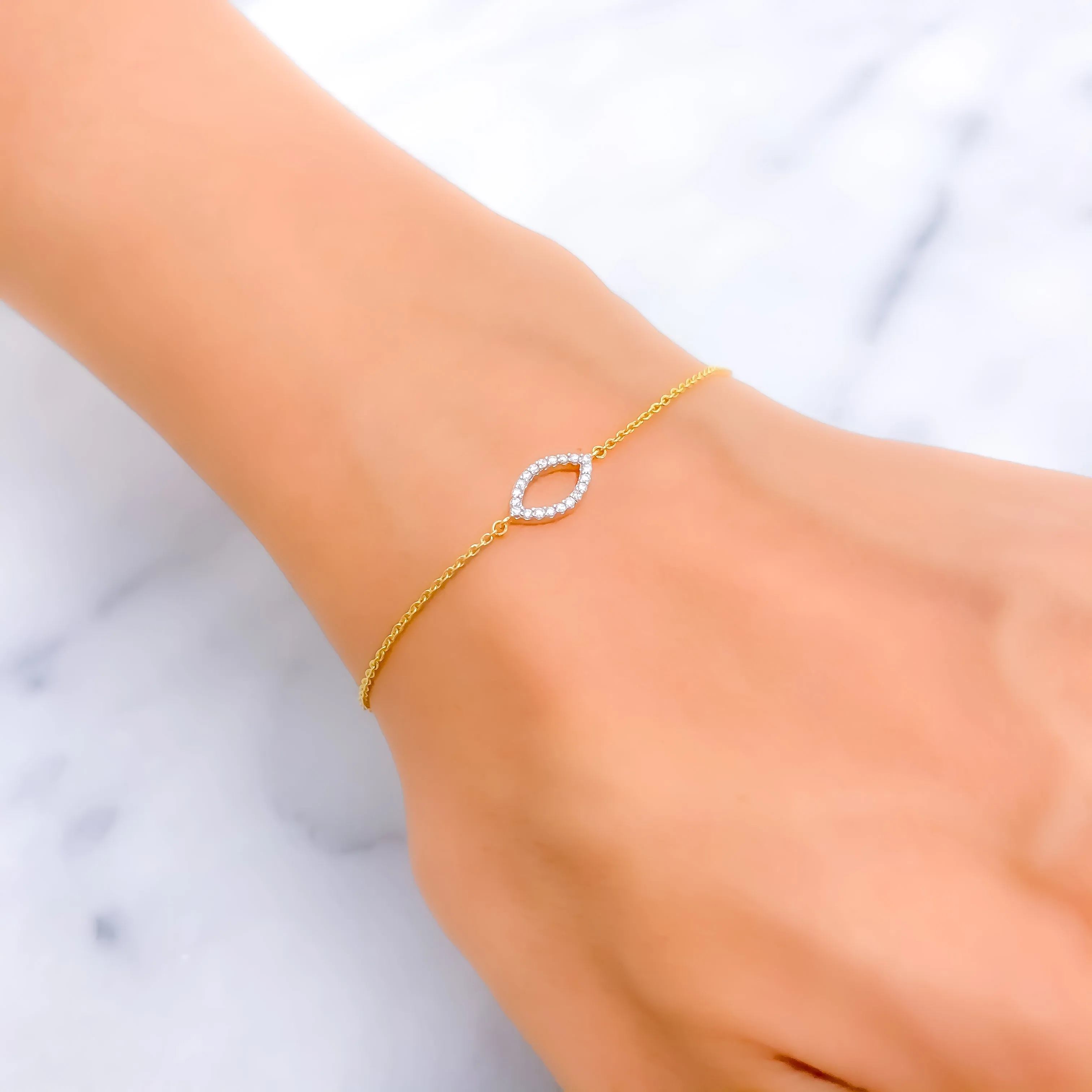 Magnificent Marquise-Shaped Diamond   18k Gold Bracelet