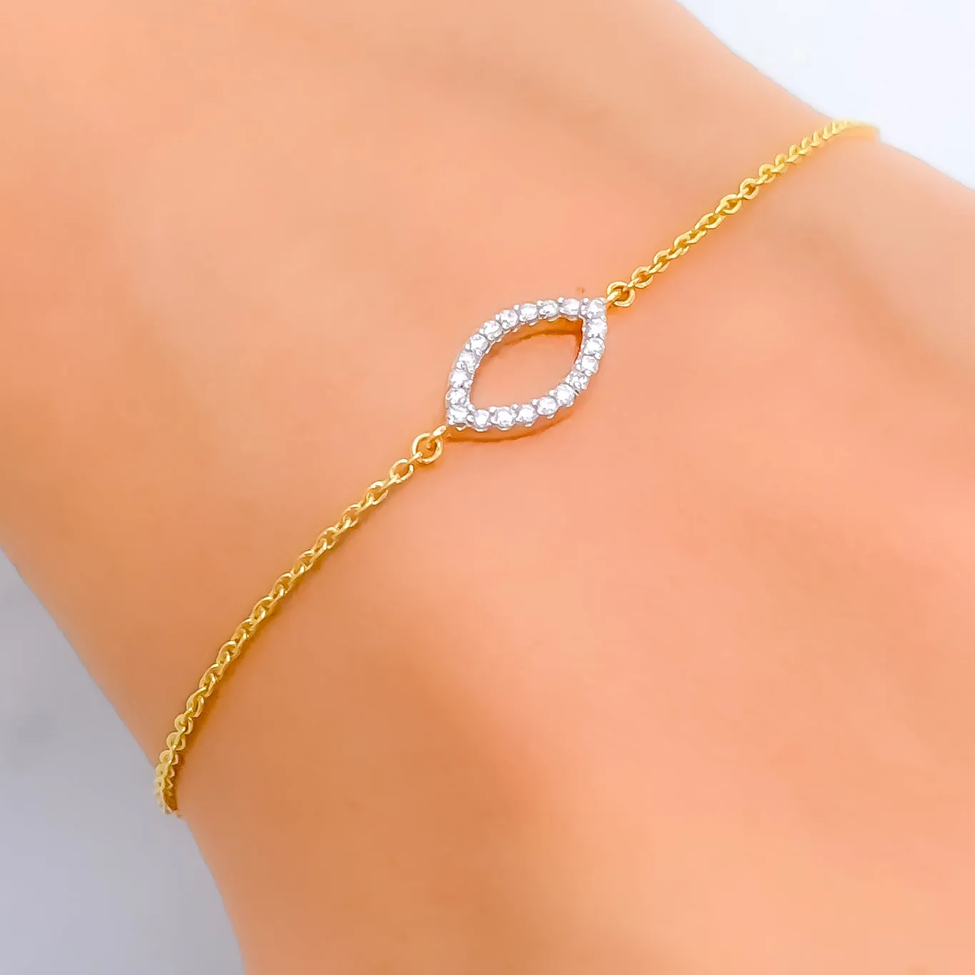 Magnificent Marquise-Shaped Diamond   18k Gold Bracelet