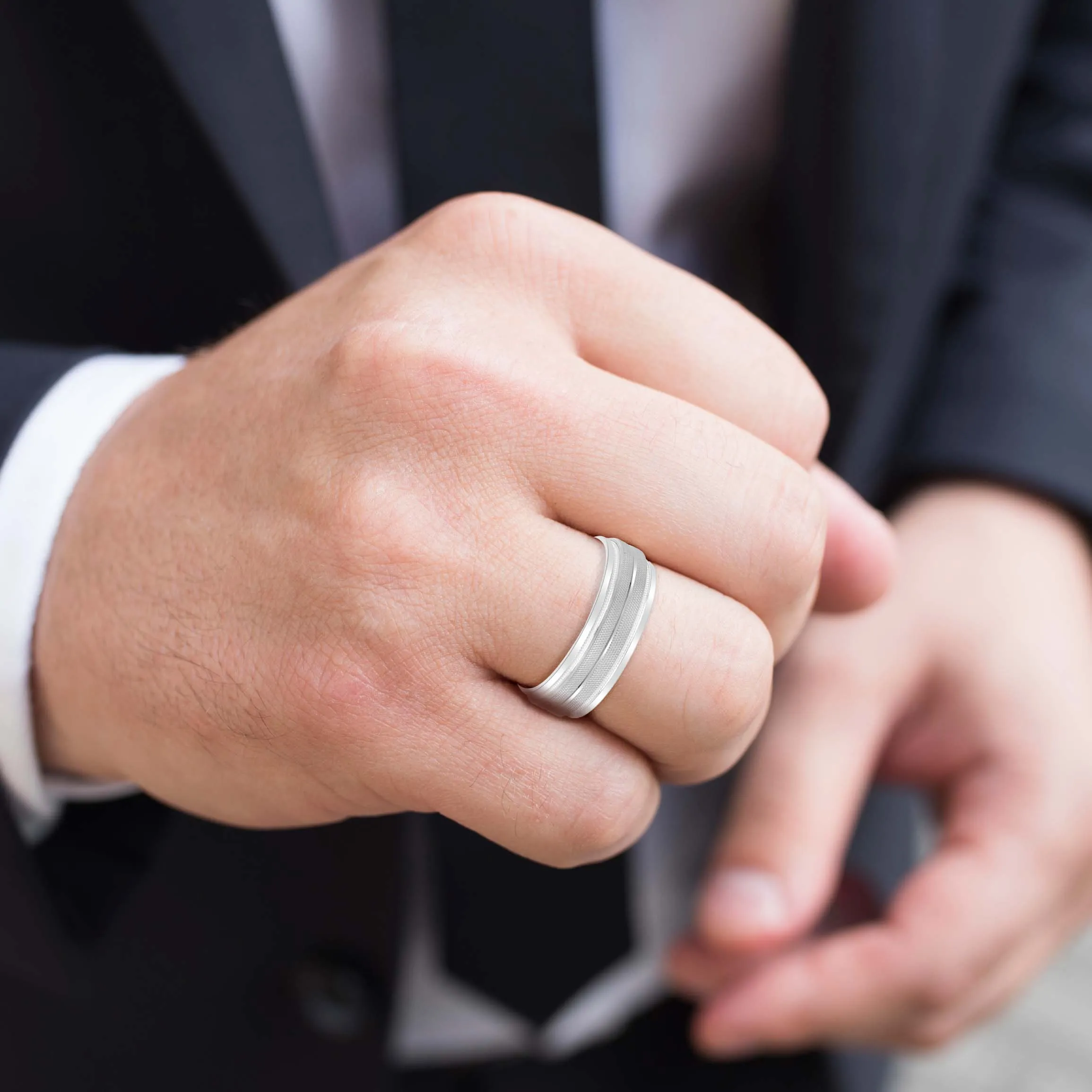 Men's High Beveled Center And Florentine Finish Band