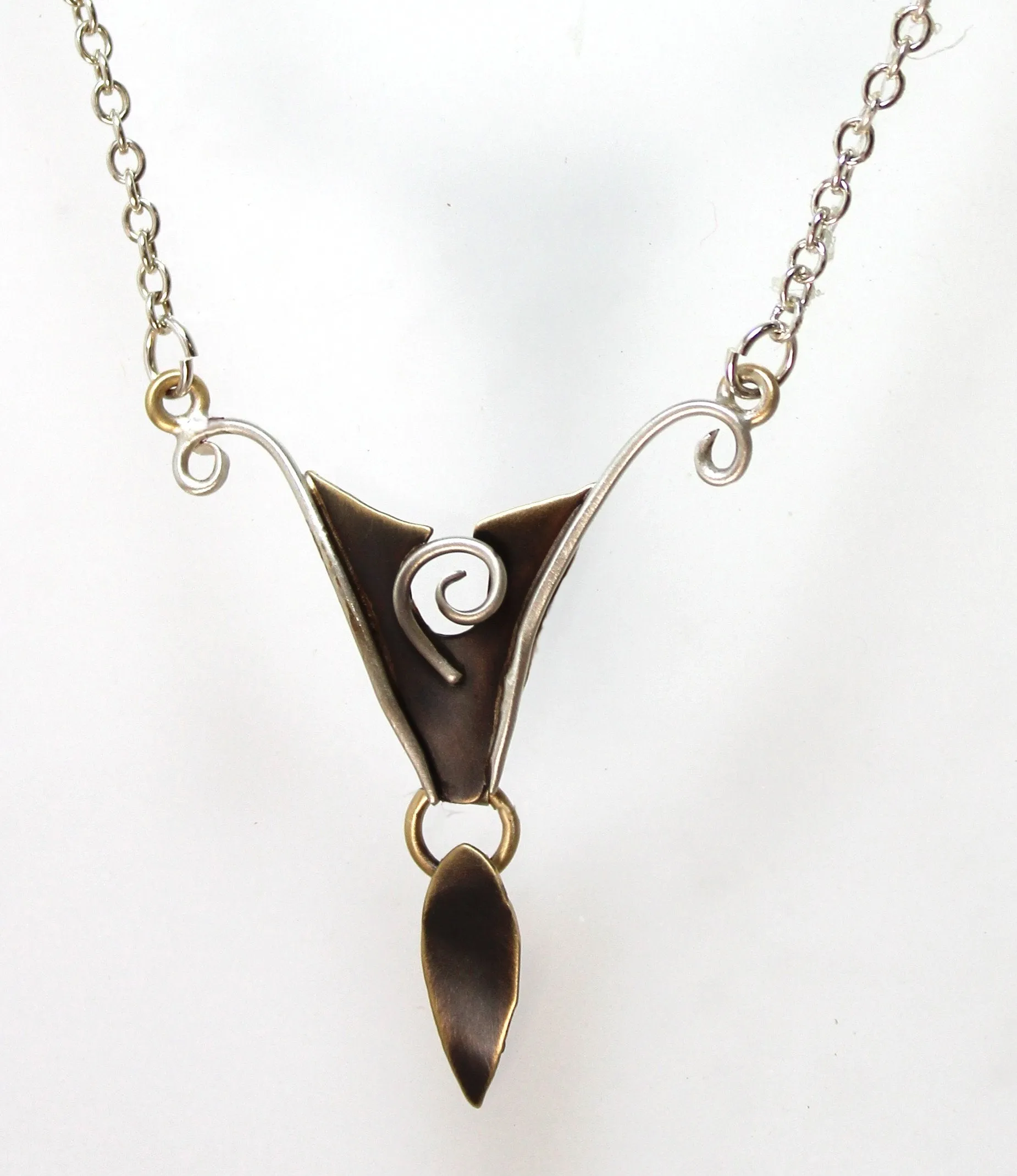N3436w SILVER AND SHADOWS NECKLACE