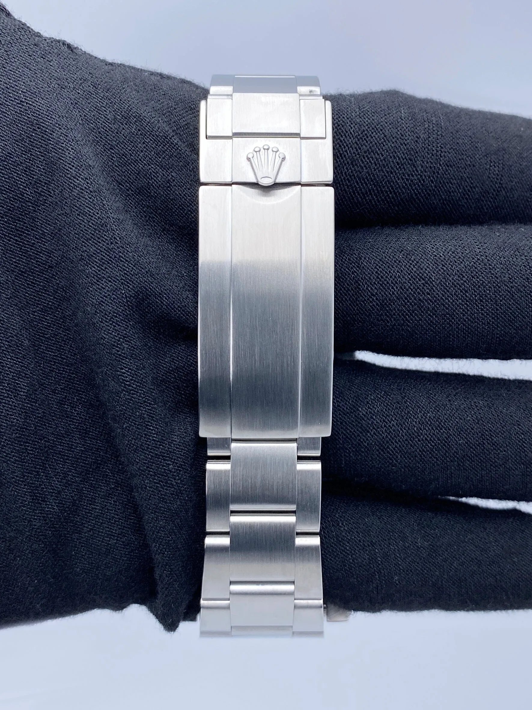Rolex Submariner Date "Hulk" 116610LV Mens Watch Box Papers