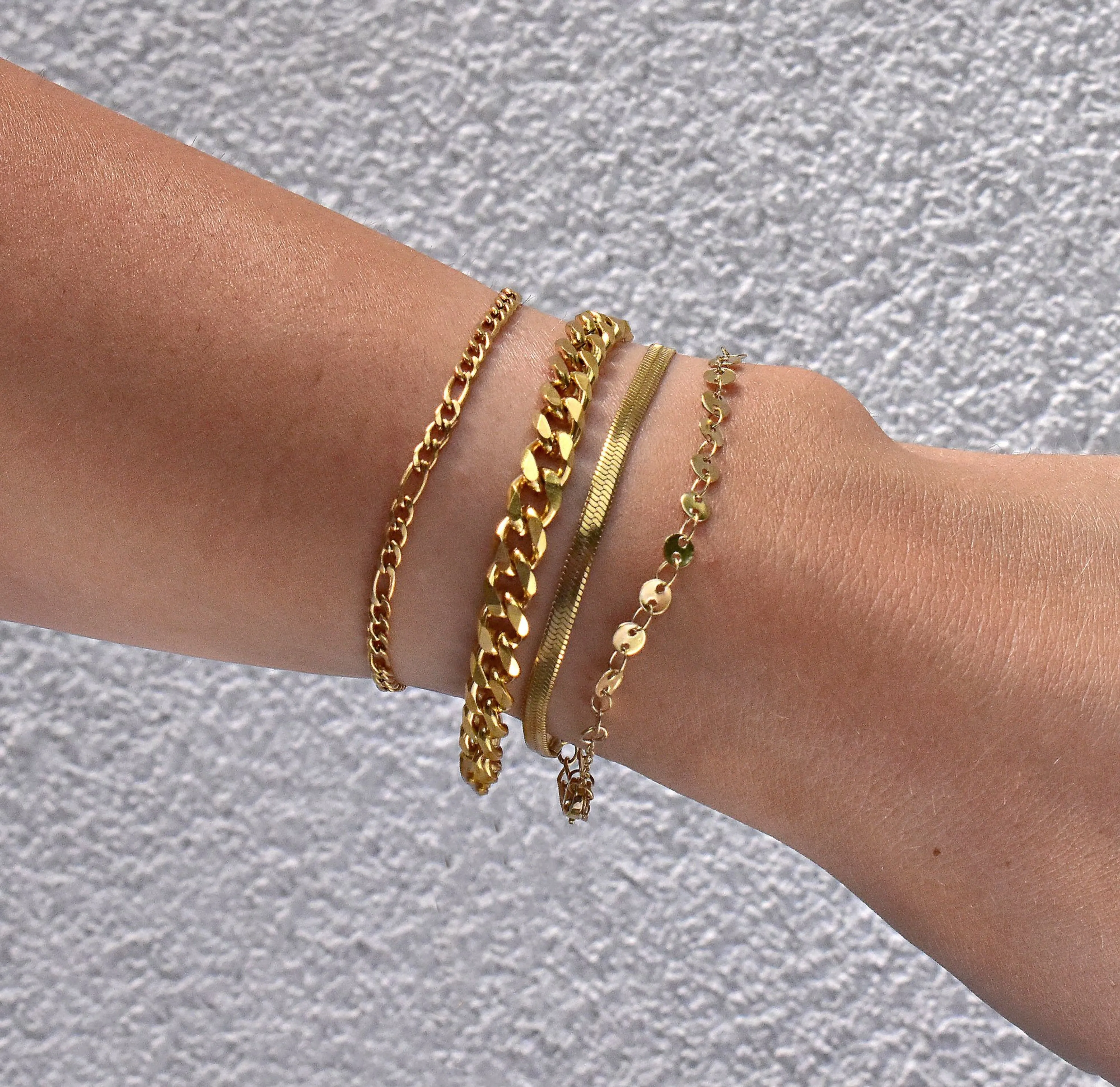ROSLYN GOLD CURB CHAIN BRACELET