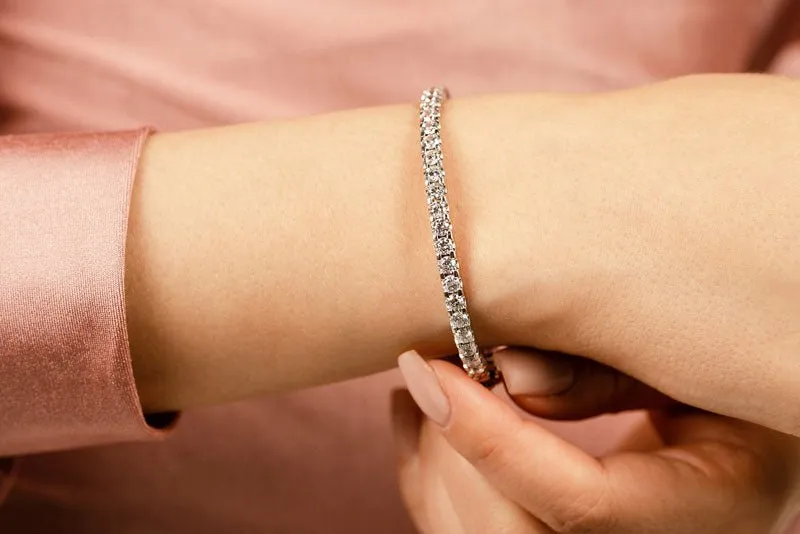 Shared Prong Oval Diamond Bangle with 3.96 ct.(finished) 3.6mm