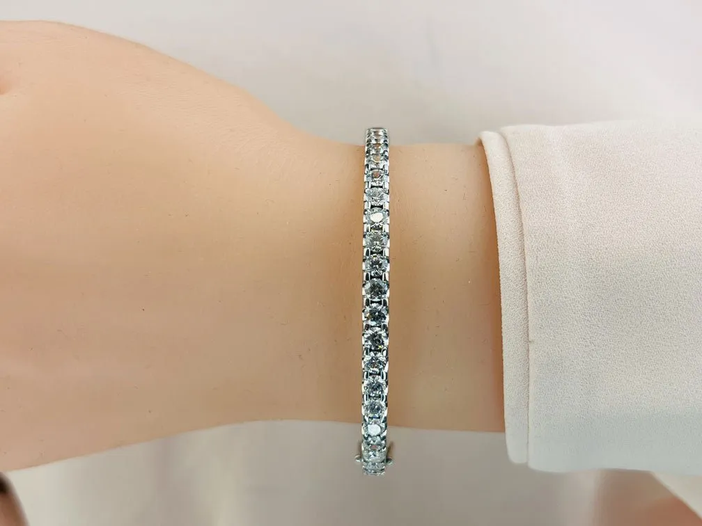 Shared Prong Oval Diamond Bangle with 3.96 ct.(finished) 3.6mm