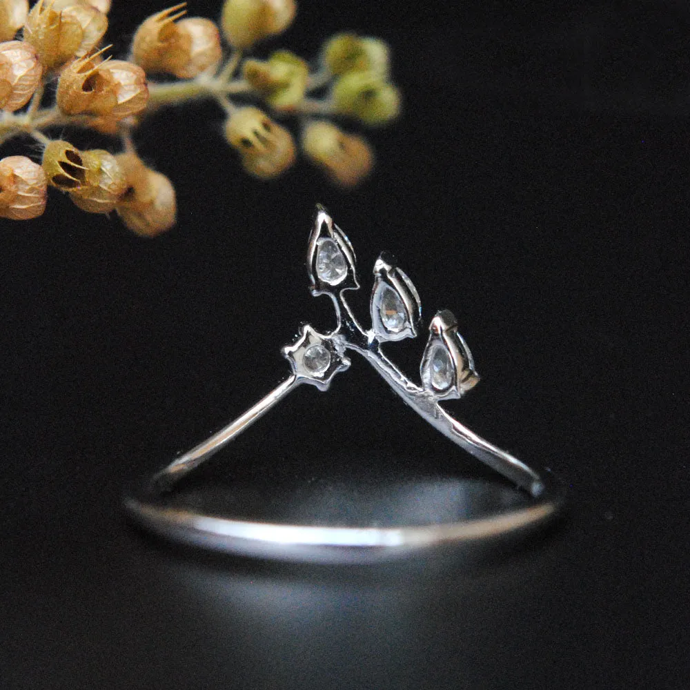 Solid Gold & Natural Pear Cut Diamond Leaf Ring