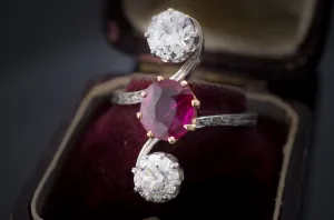 VINTAGE RUBY AND DIAMOND PLATINUM RING