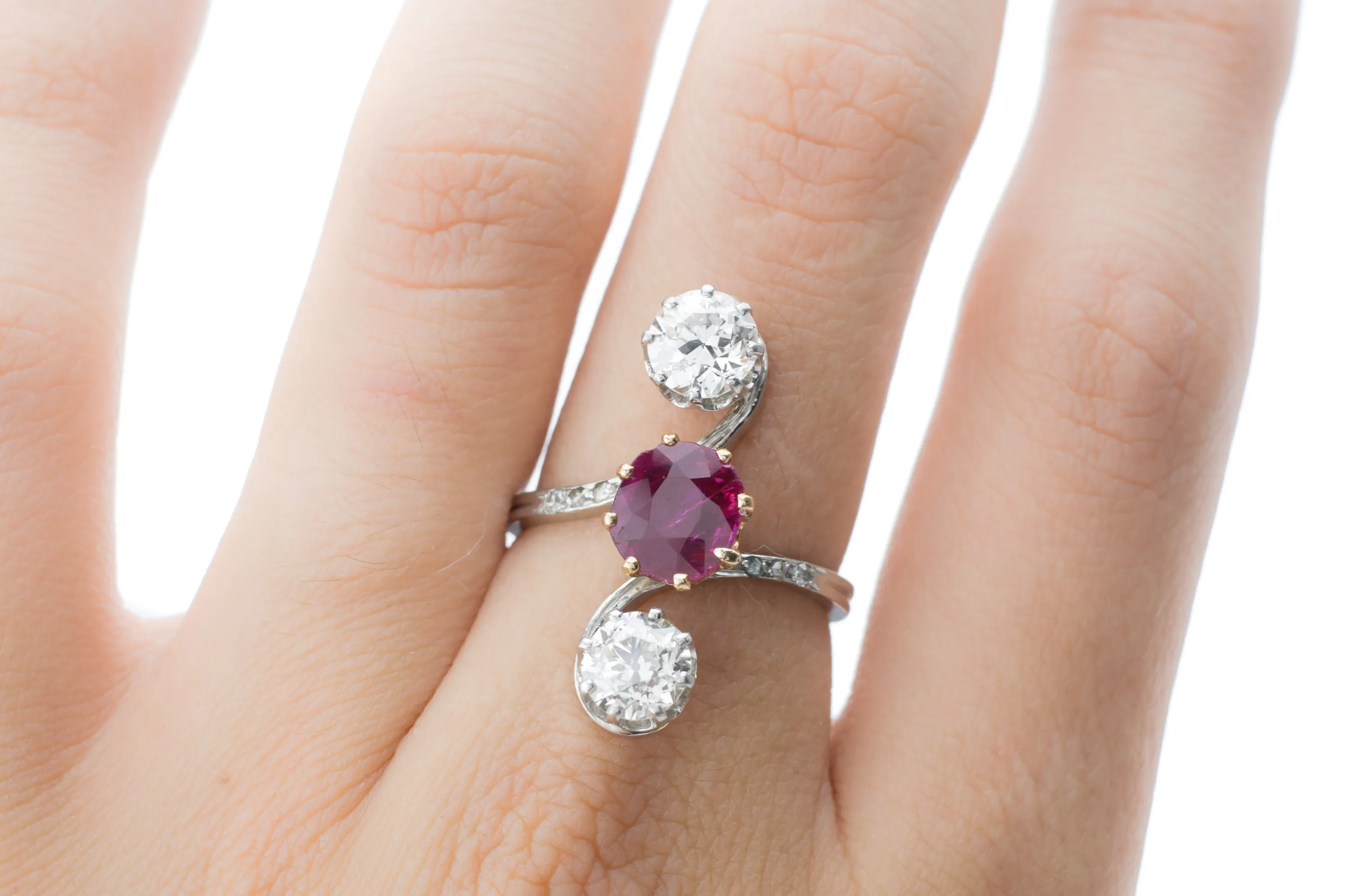 VINTAGE RUBY AND DIAMOND PLATINUM RING